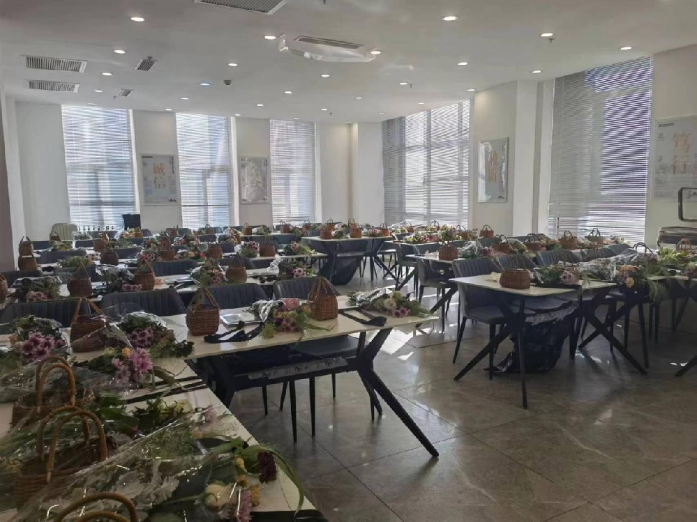 集團(tuán)工會為女職工舉辦婦女節(jié)活動